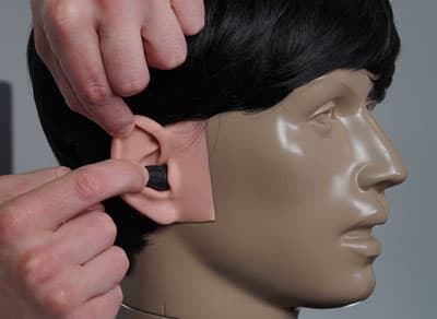 Jabra hearing aids positioned on the HearAdvisor KEMAR acoustic manikin